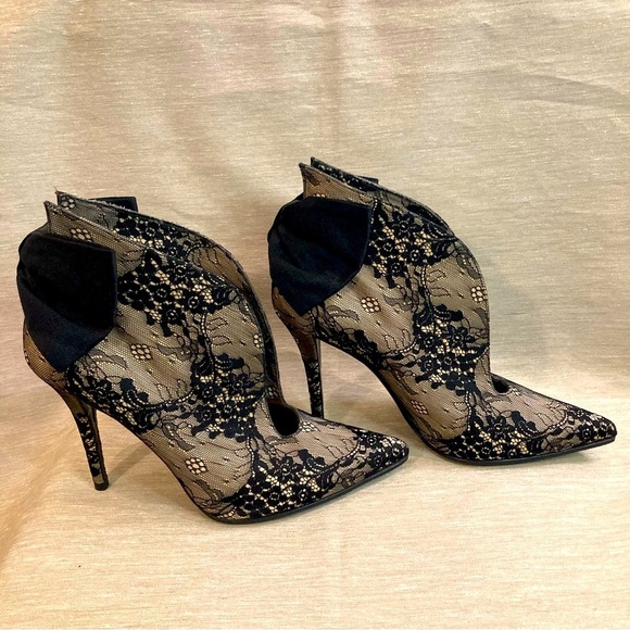 STUART WEITZMAN Sz 8.5 Lace Satin Bow Pointy  Toe 4” Heels Shooties Shoes - Picture 1 of 16